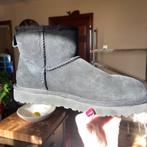 Black mini Uggs - Picture 10 of 10